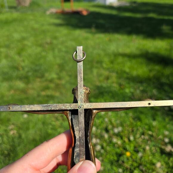 Vintage Inri Brass Tone Metal Wall Hanging Cross Crucifix - Picture 7 of 11